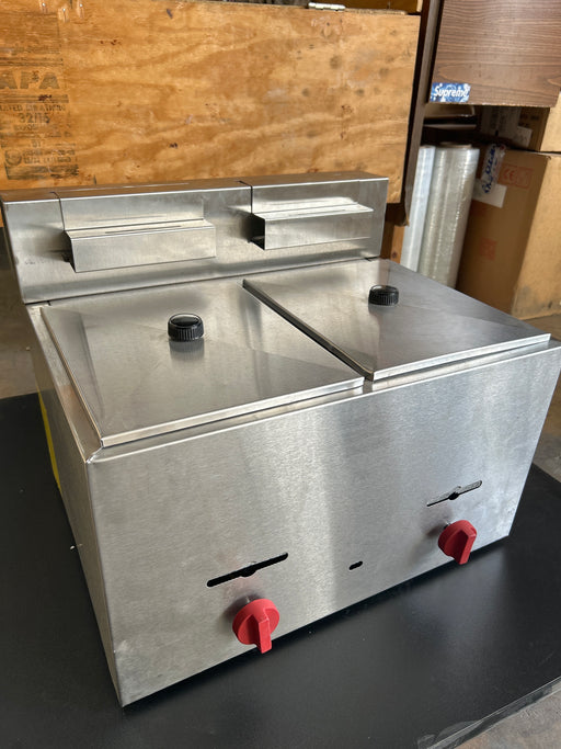F2BGVE Gas Countertop fryer 2 Baskets - 9 Liters ea.